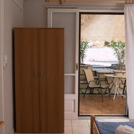 Christina Guest house Nikiana